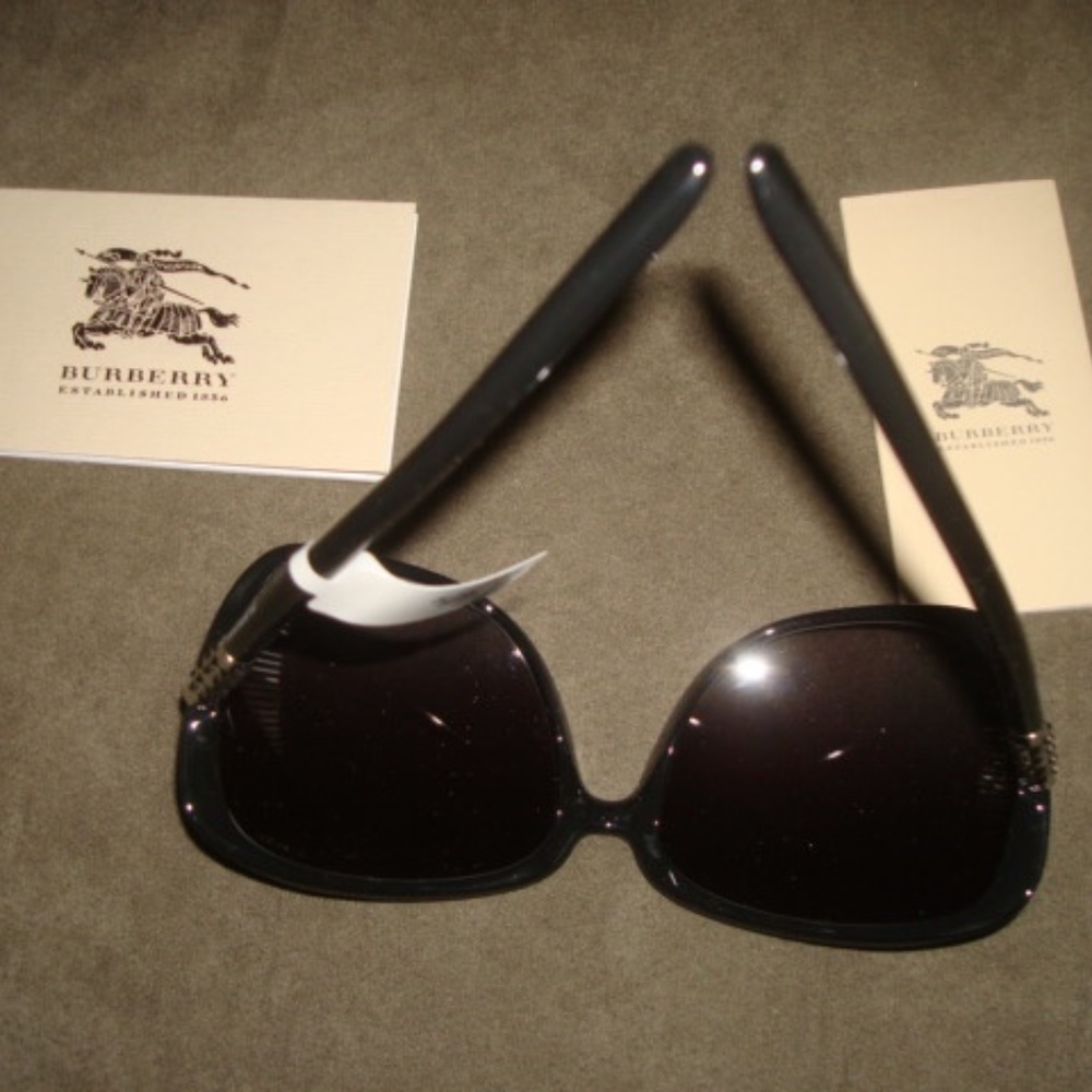 AUTHENTIC BURBERRY SUNGLASSES - Picture 10 of 12